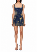 Astrée, robe courte bleu nuit à figures ailées et motifs perlés dorés
