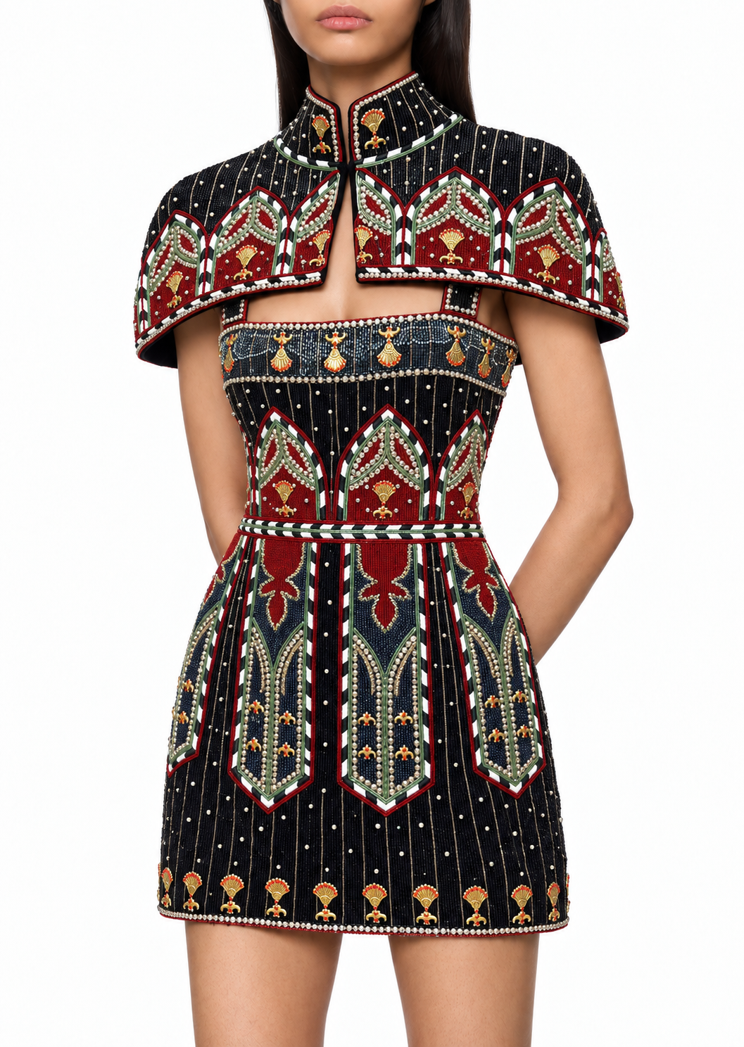 Amarante — Robe courte perlée et cape